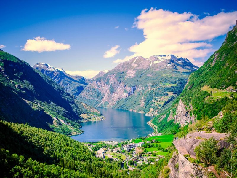 richard-hatleskog-3ephb1NRokU-unsplash